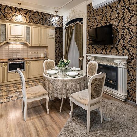 Classic Royal Central Apartment. Balcony And A/C Lviv Exterior photo