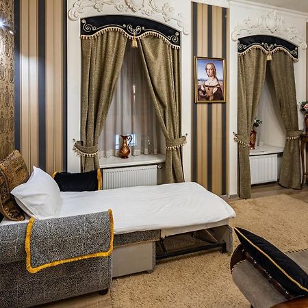 Classic Royal Central Apartment. Balcony And A/C Lviv Exterior photo