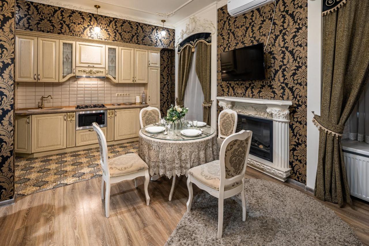 Classic Royal Central Apartment. Balcony And A/C Lviv Exterior photo