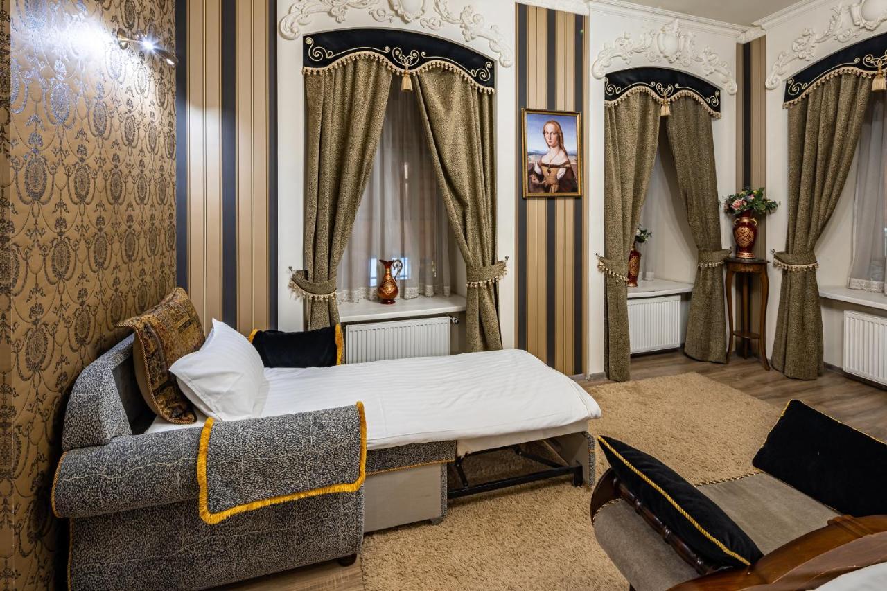 Classic Royal Central Apartment. Balcony And A/C Lviv Exterior photo