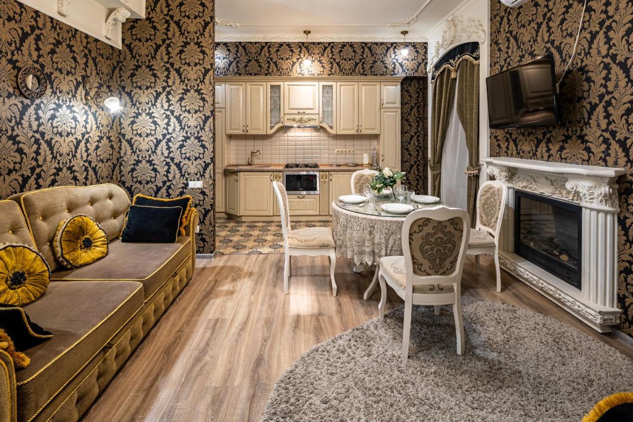 Classic Royal Central Apartment. Balcony And A/C Lviv Exterior photo
