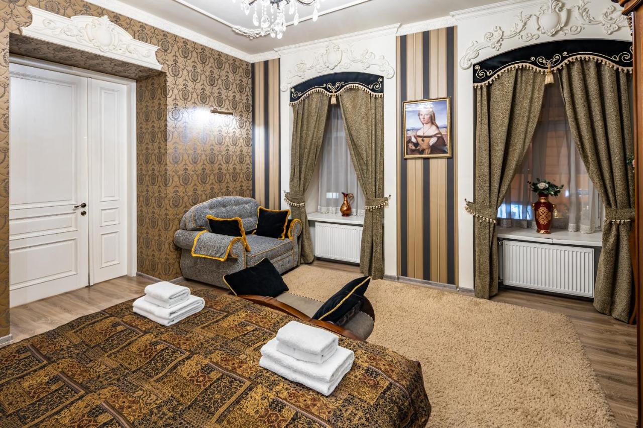 Classic Royal Central Apartment. Balcony And A/C Lviv Exterior photo