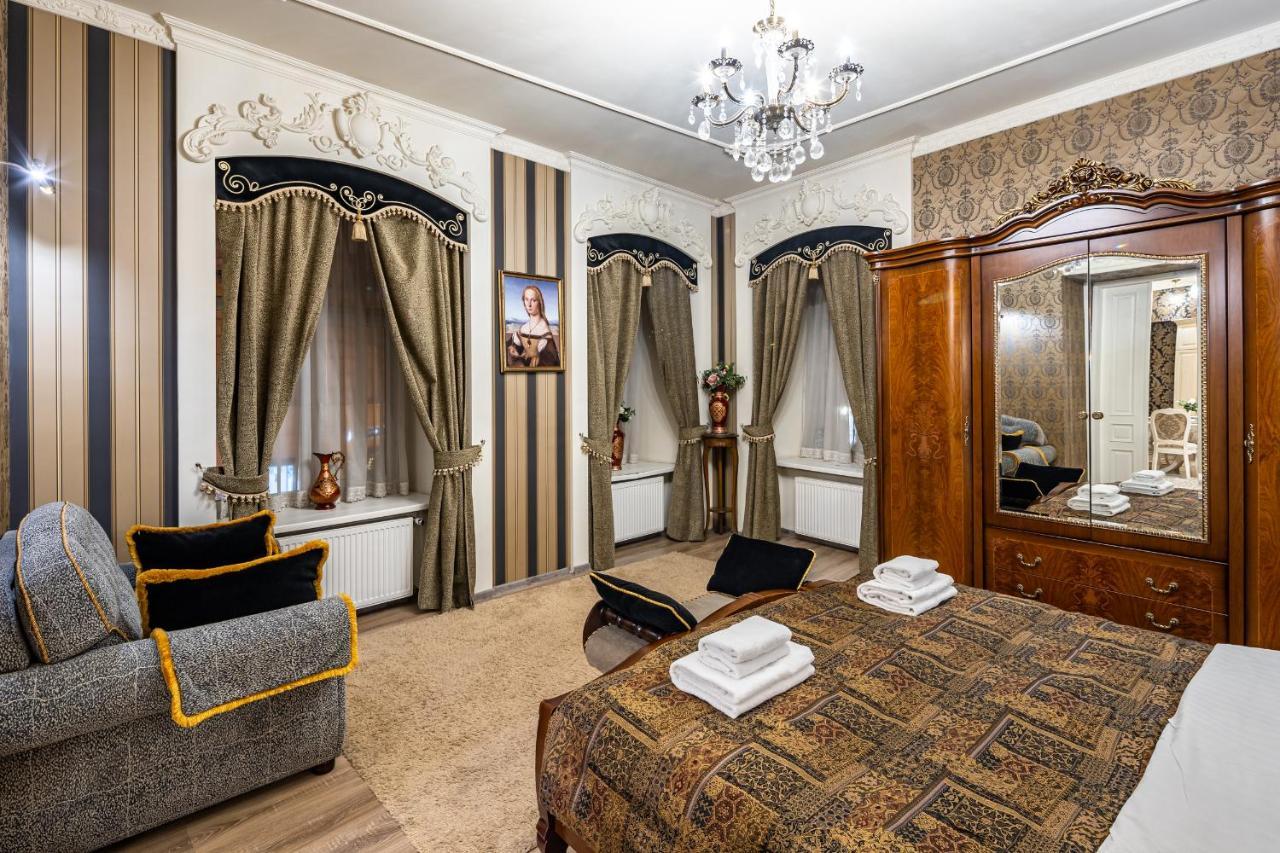 Classic Royal Central Apartment. Balcony And A/C Lviv Exterior photo